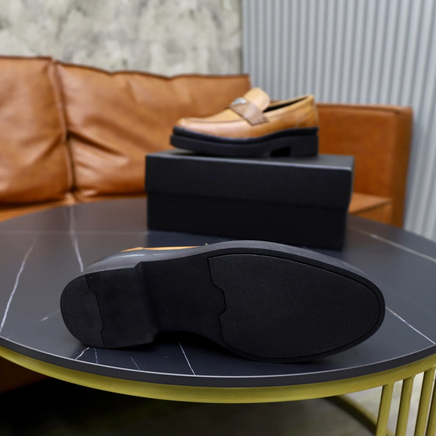 Men's shoes: 540💰🙅‍♂️🙅‍♂️🙅‍♂️ Brand: PRADA Standard code: Men's code 38-44 (45 can be customized) Grade: Same style as the official website Original order quality Material: Original cowhide surface Comfortable sheepskin lining Original outsole Style category: Men's fashionable casual leather shoes Distinguished big-name luxury elements Top luxury Color: actual picture color
